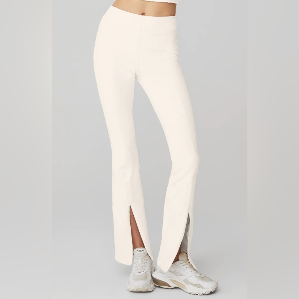 Alo Yoga - Airbrush High-Waist 7/8 Flutter Leggings (Size XS, Ivory)